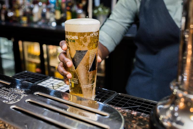 Holiday Inn Manchester - Media City - Bar
