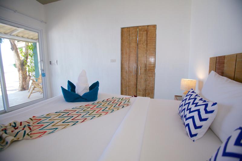 Lime N Soda Beachfront Resort - Oda