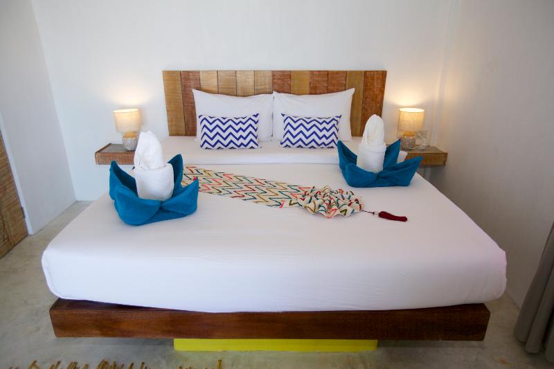 Lime N Soda Beachfront Resort - Oda