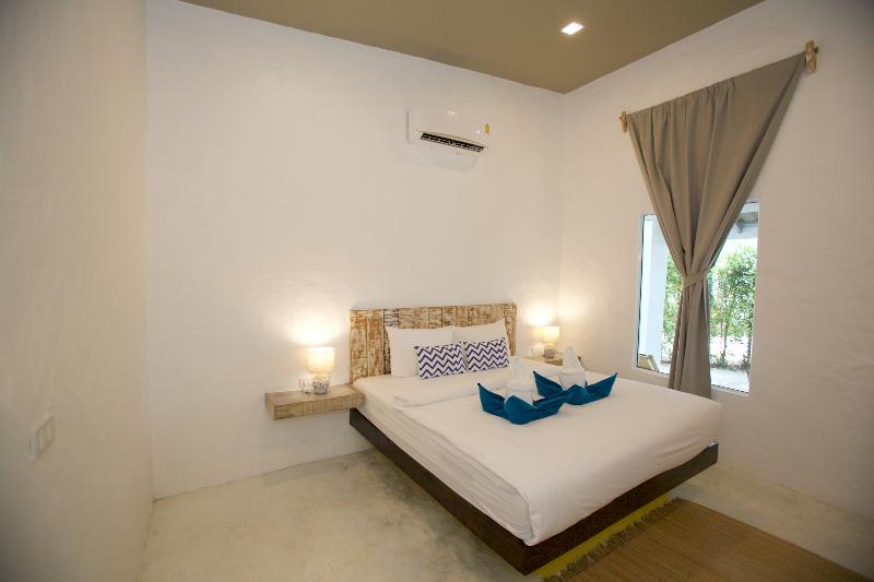 Lime N Soda Beachfront Resort - Oda