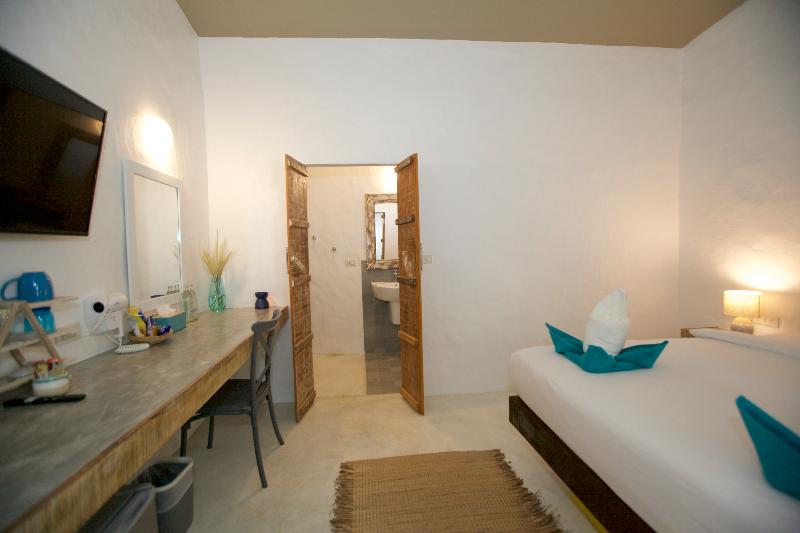 Lime N Soda Beachfront Resort - Oda