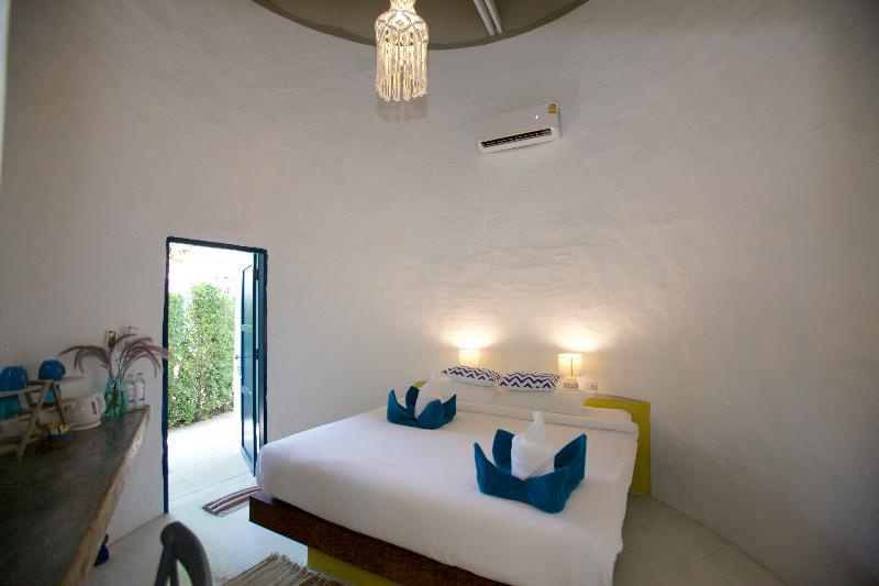 Lime N Soda Beachfront Resort - Oda