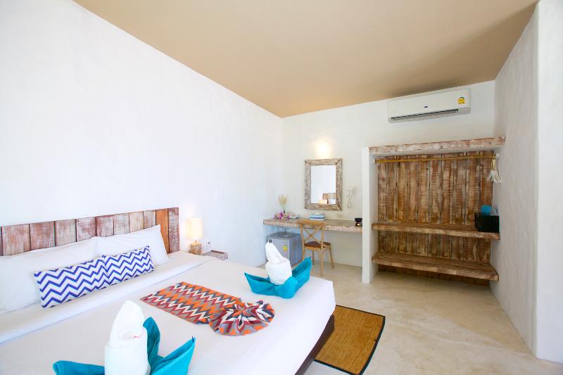Lime N Soda Beachfront Resort - Oda