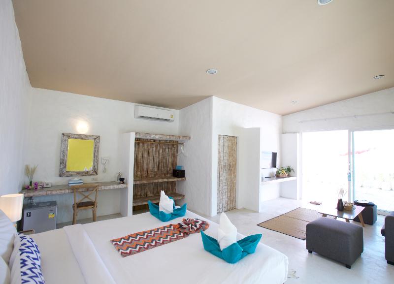 Lime N Soda Beachfront Resort - Oda