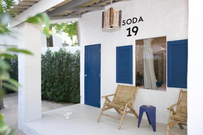 Lime N Soda Beachfront Resort - Oda