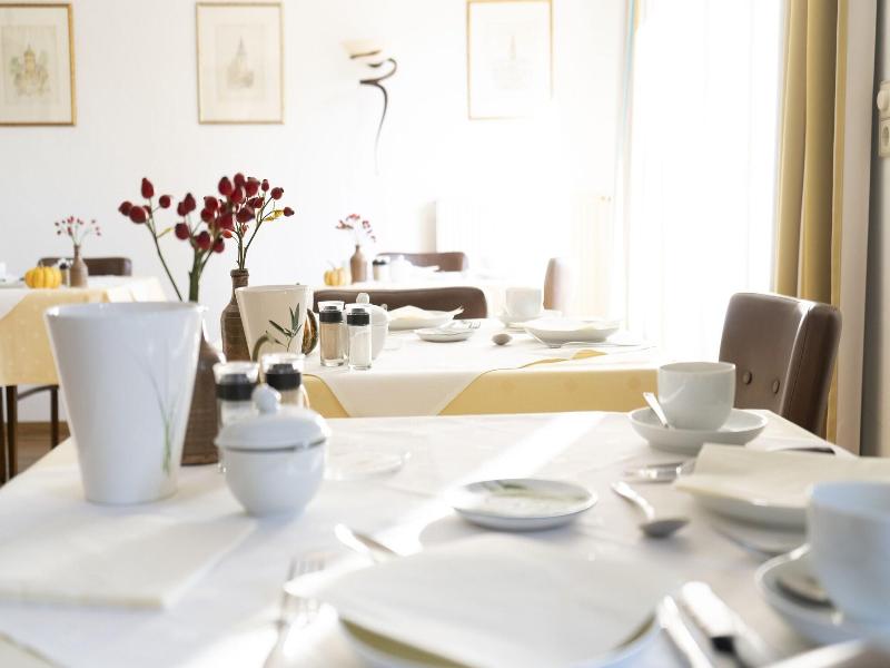 Villa Benz Hotel Garni - Restoran