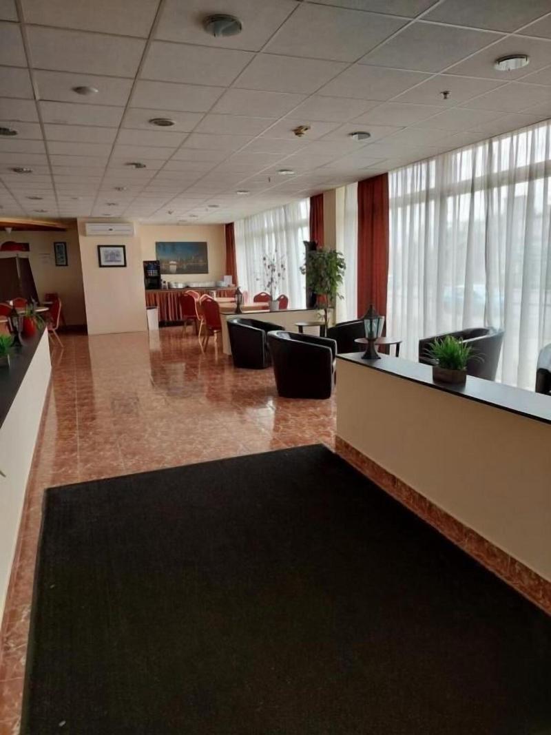 Canada Hotel - Lobi