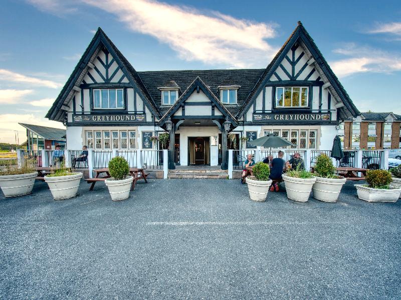 The Greyhound Hotel - Genel