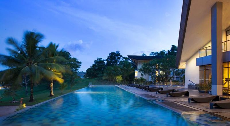 Novotel Manado Golf Resort & Convention Center - Havuz