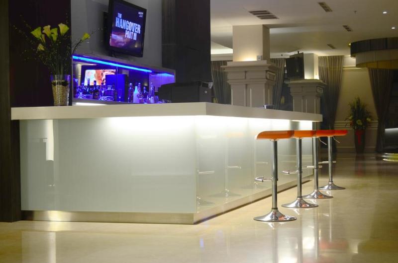 M - Regency Hotel Makassar - Bar