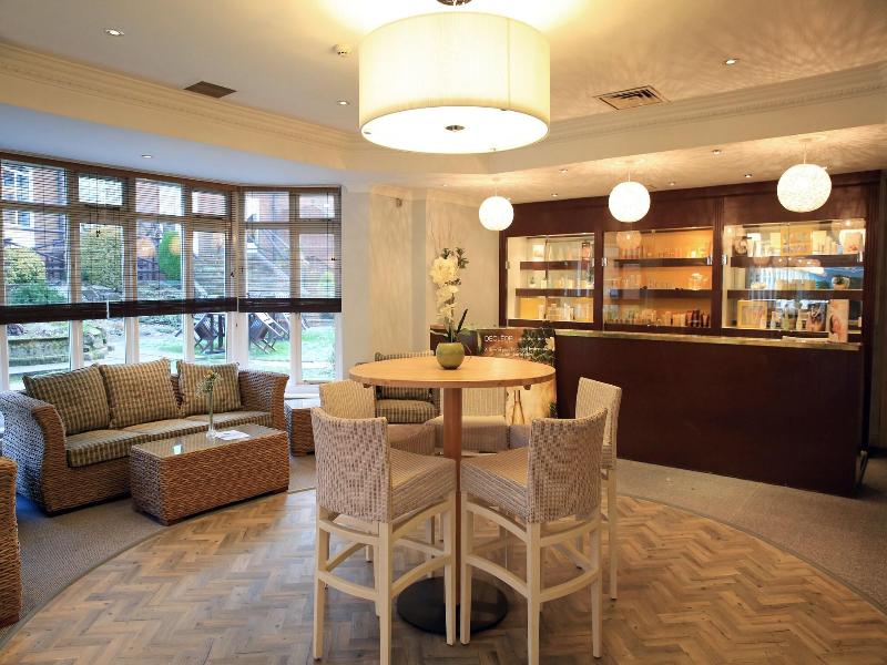 Surya Hogs Back Hotel and Spa - Lobi