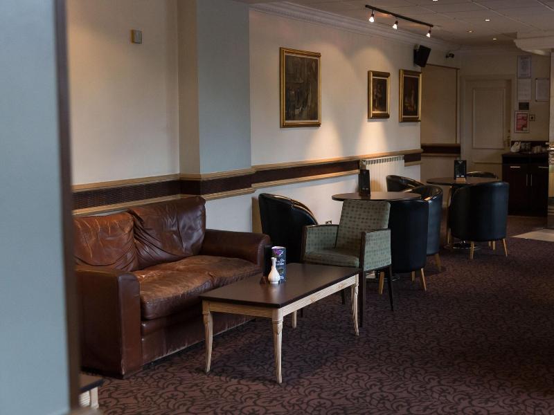 Surya Hogs Back Hotel and Spa - Lobi
