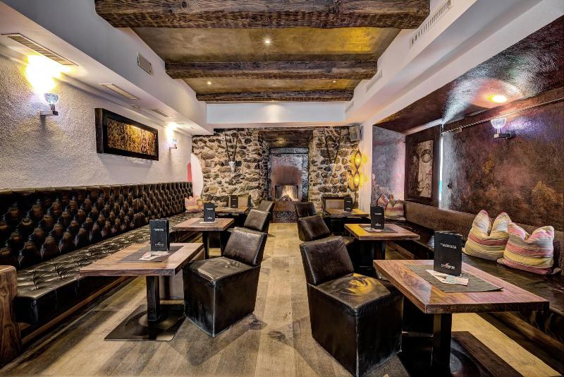 KOSIS Sports Lifestyle Hotel - Bar