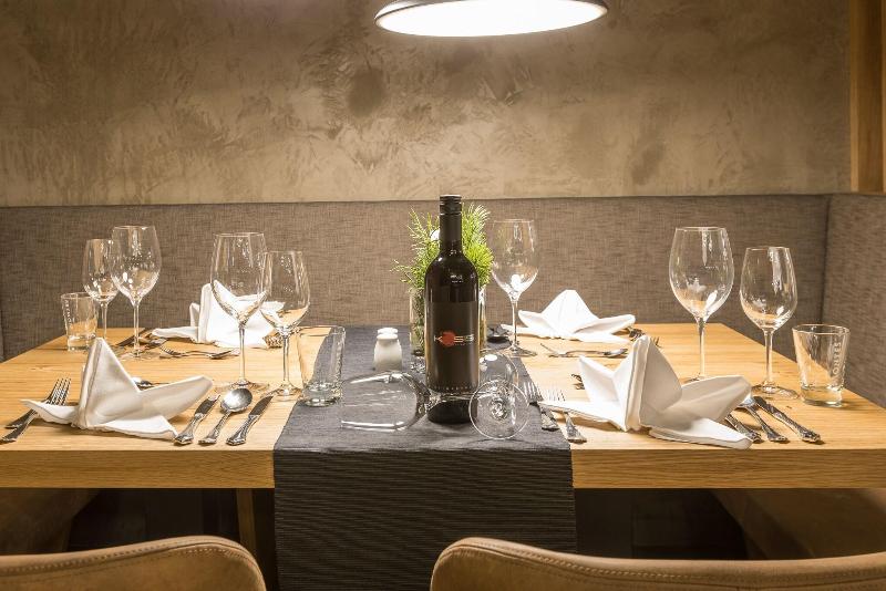 KOSIS Sports Lifestyle Hotel - Restoran