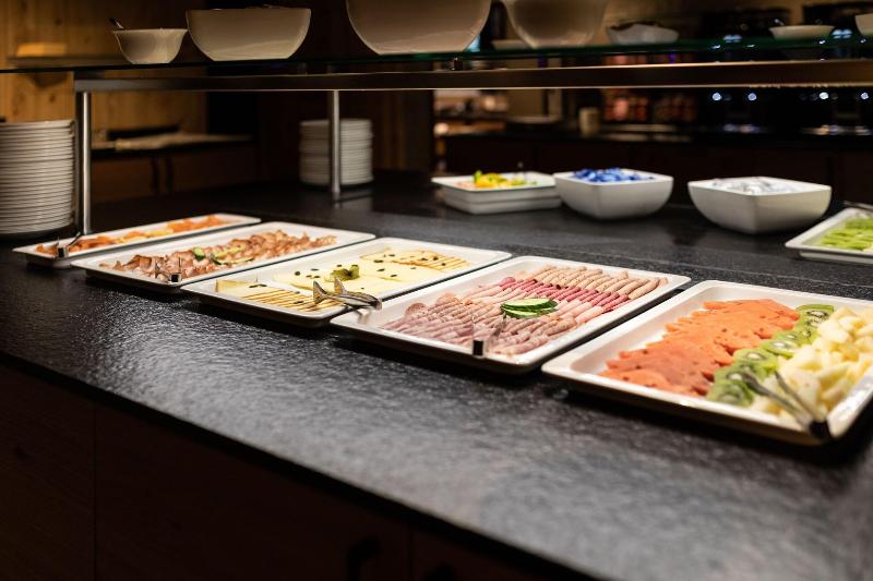 KOSIS Sports Lifestyle Hotel - Restoran