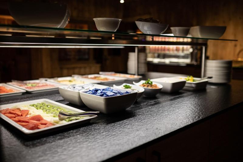 KOSIS Sports Lifestyle Hotel - Restoran