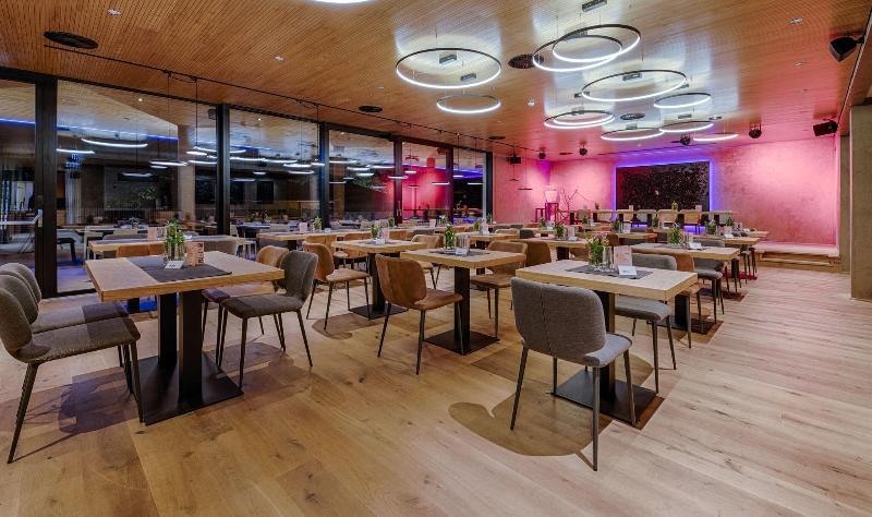 KOSIS Sports Lifestyle Hotel - Restoran