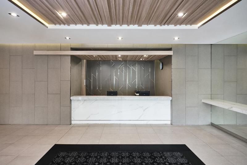 Altera Hotel and Residence by At Mind - Lobi