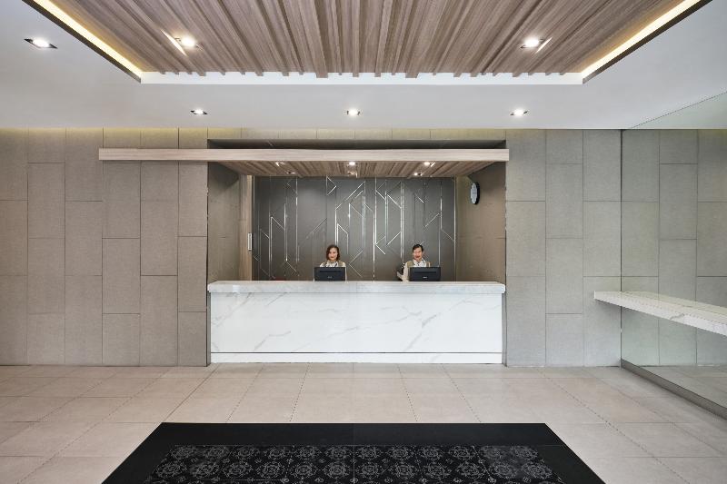 Altera Hotel and Residence by At Mind - Lobi