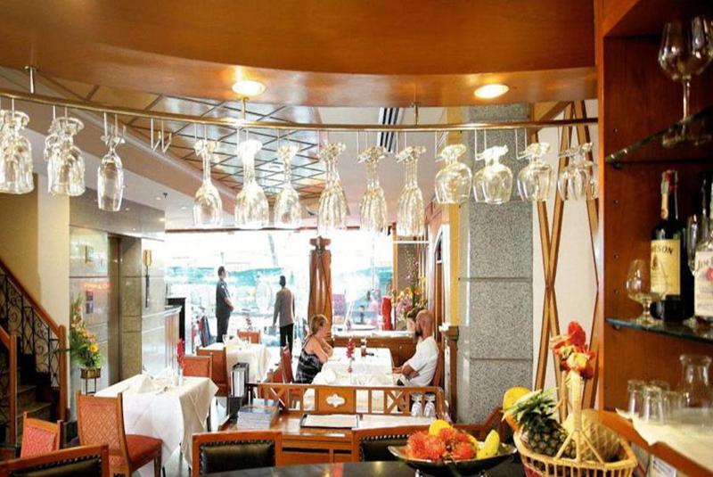 Majestic Suites - Bar