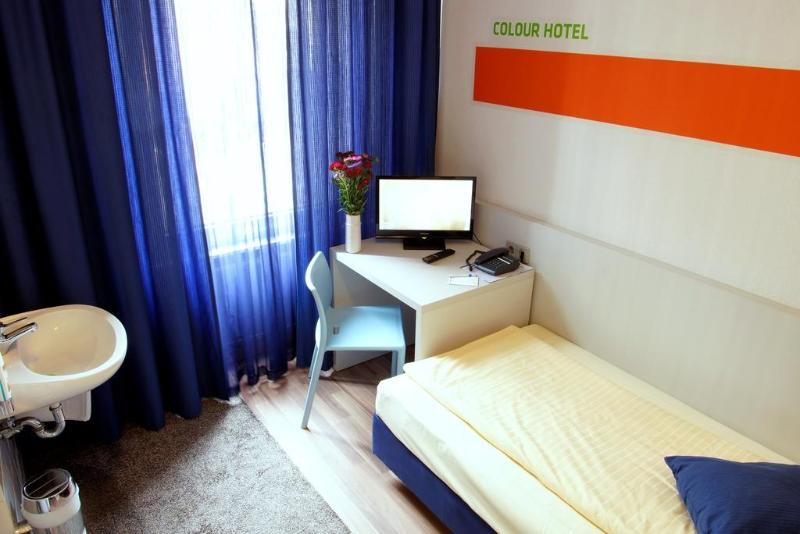 Colour Hotel - Genel