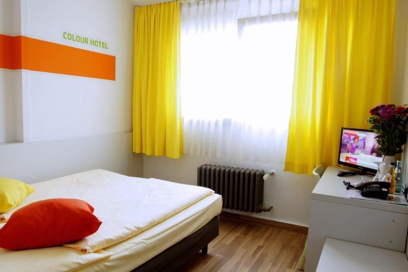 Colour Hotel - Genel