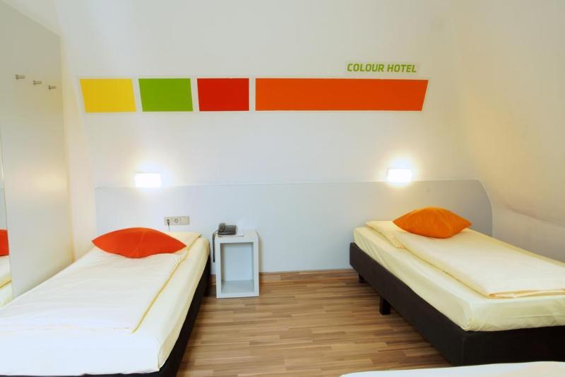 Colour Hotel - Oda