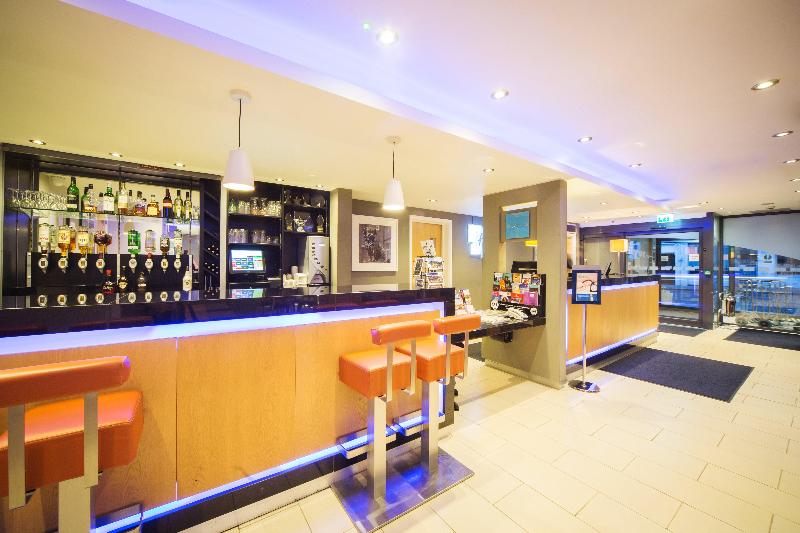 Holiday Inn Express Edinburgh Royal Mile - Bar