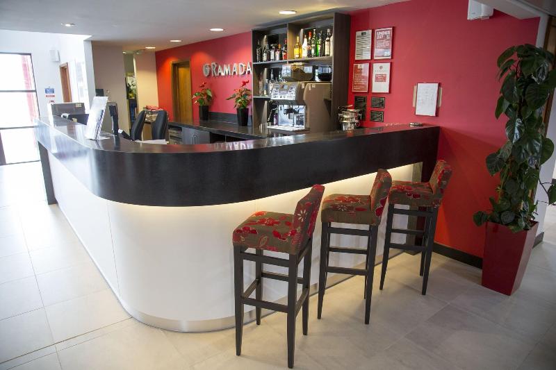 Ramada Cambridge - Bar