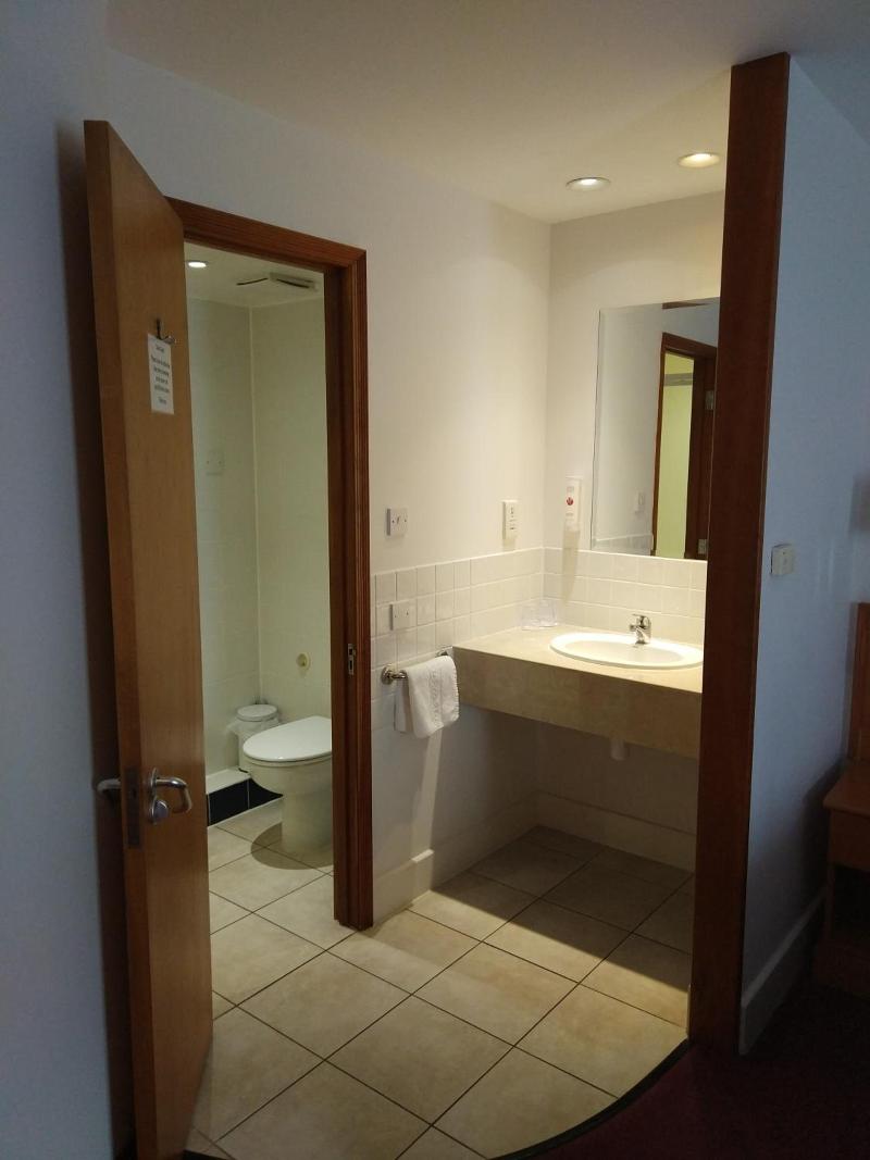 Ramada Cambridge - Genel
