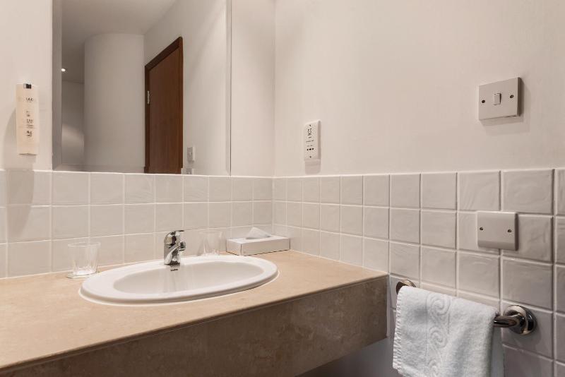 Ramada Cambridge - Genel