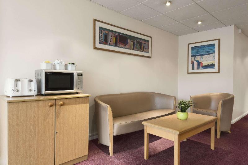 Days Inn Michaelwood M5 - Lobi