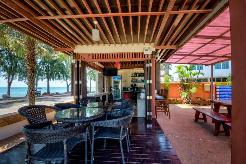 Palm Beach Resort & Hotel - Bar