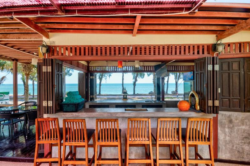 Palm Beach Resort & Hotel - Bar