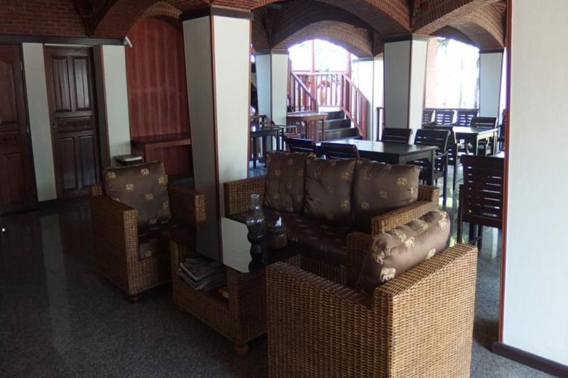 Palm Beach Resort & Hotel - Lobi