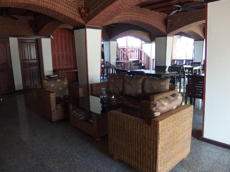 Palm Beach Resort & Hotel - Lobi