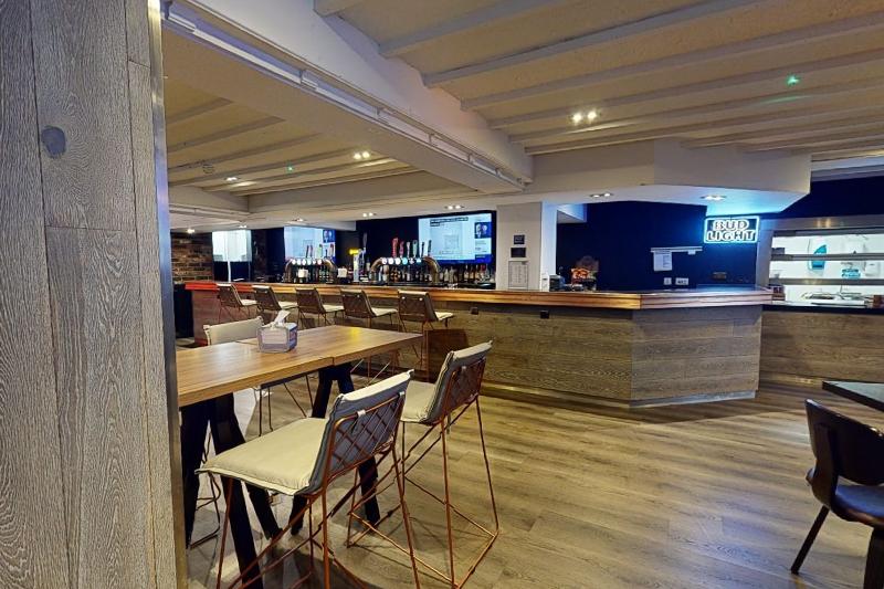 Village Hotel Manchester Hyde - Bar