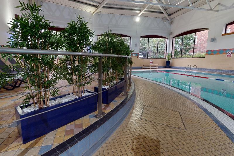 Village Hotel Manchester Hyde - Havuz