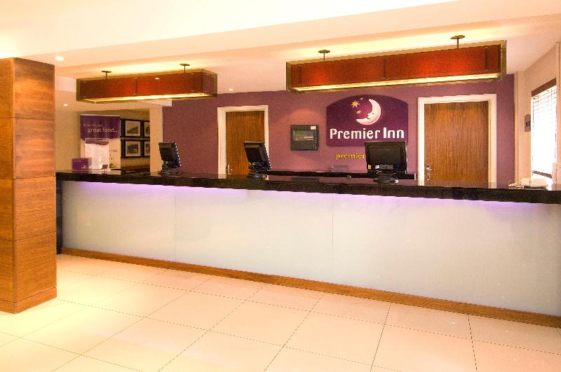 Premier Inn Manchester Old Trafford - Lobi