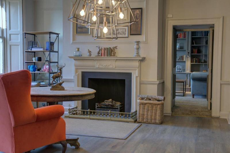 Lansdown Grove - Bar