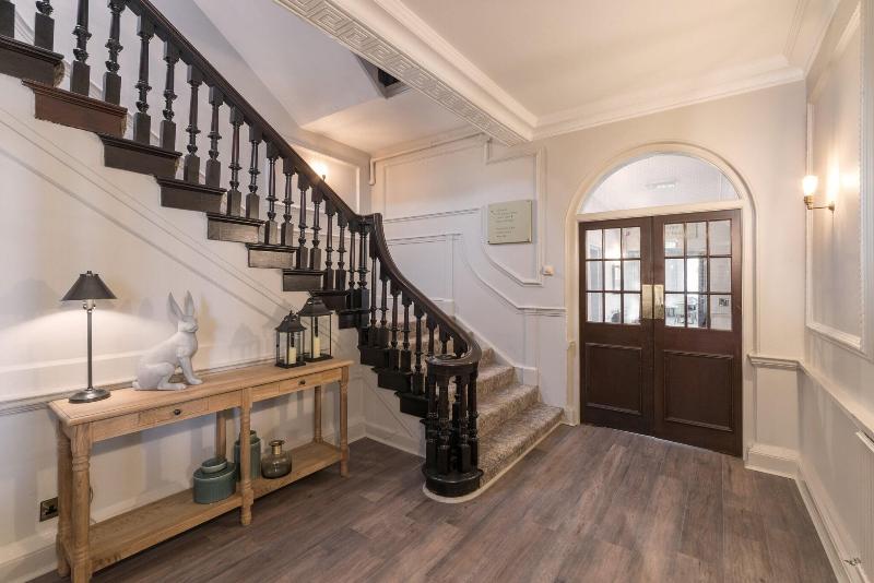 Lansdown Grove - Lobi