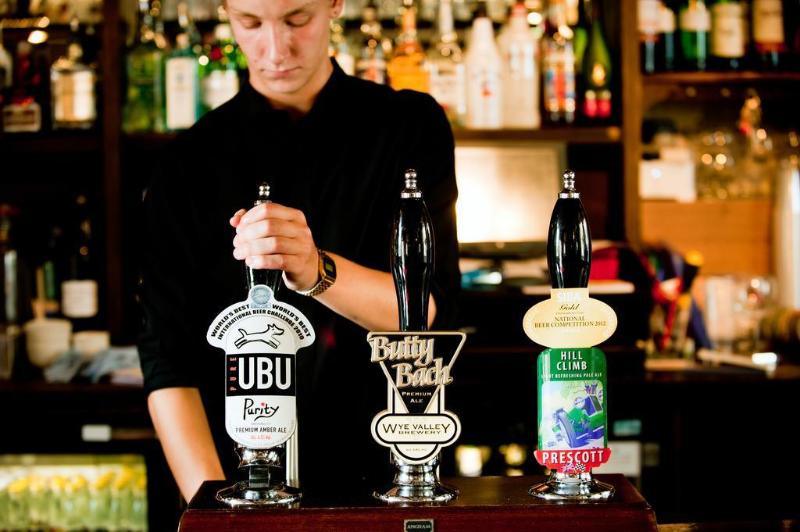 Noel Arms - Genel