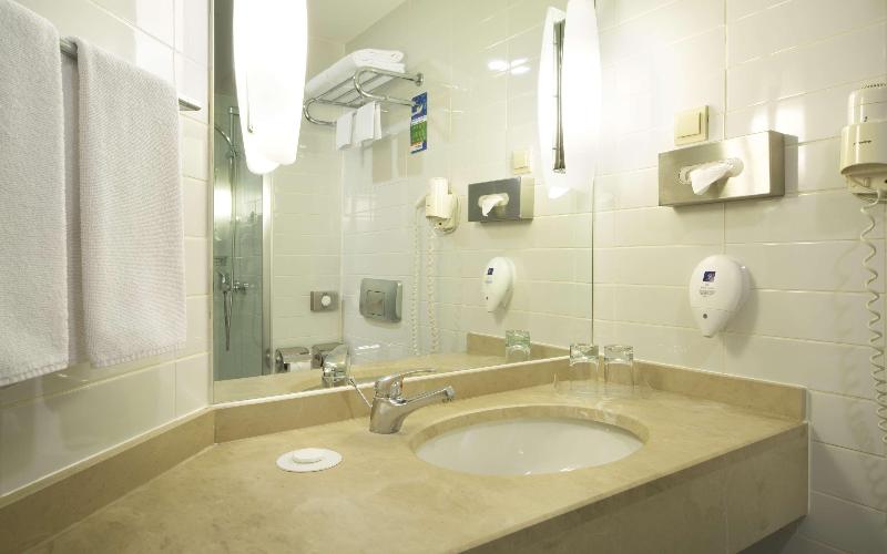 Park Inn by Radisson Baku Hotel - Oda