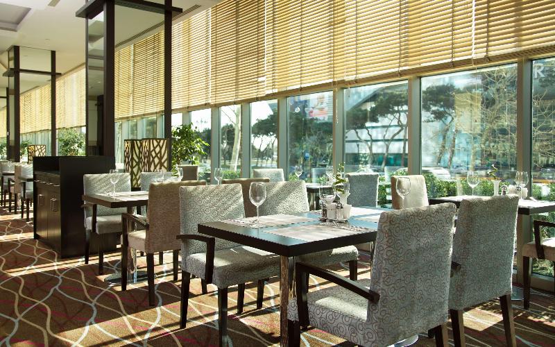 Park Inn by Radisson Baku Hotel - Restoran