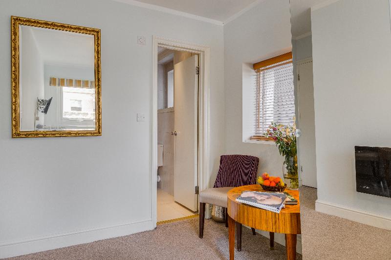 1 Lexham Gardens - Oda