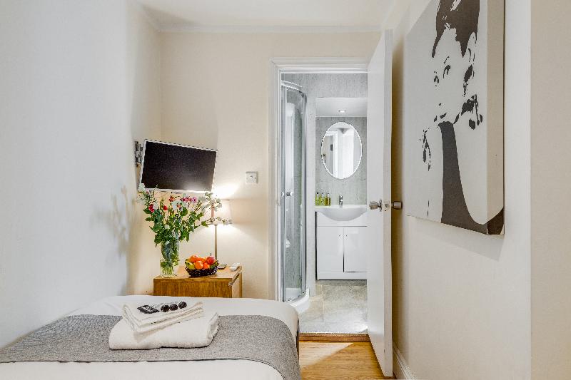 1 Lexham Gardens - Oda