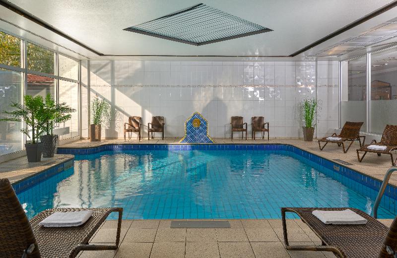 Leonardo Hotel Düsseldorf Airport - Ratingen - Havuz