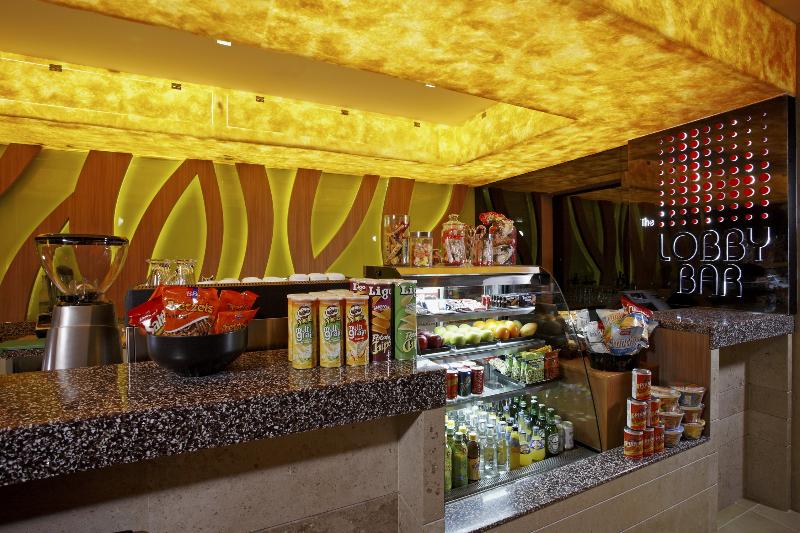 Centara Pattaya Hotel - Bar