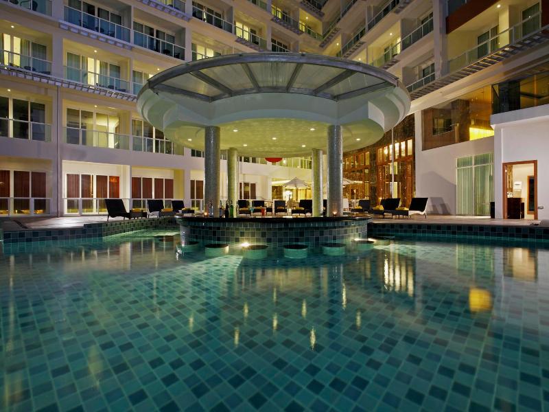 Centara Nova Hotel Pattaya - Havuz
