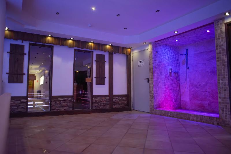 Carpathia Hotel - Havuz